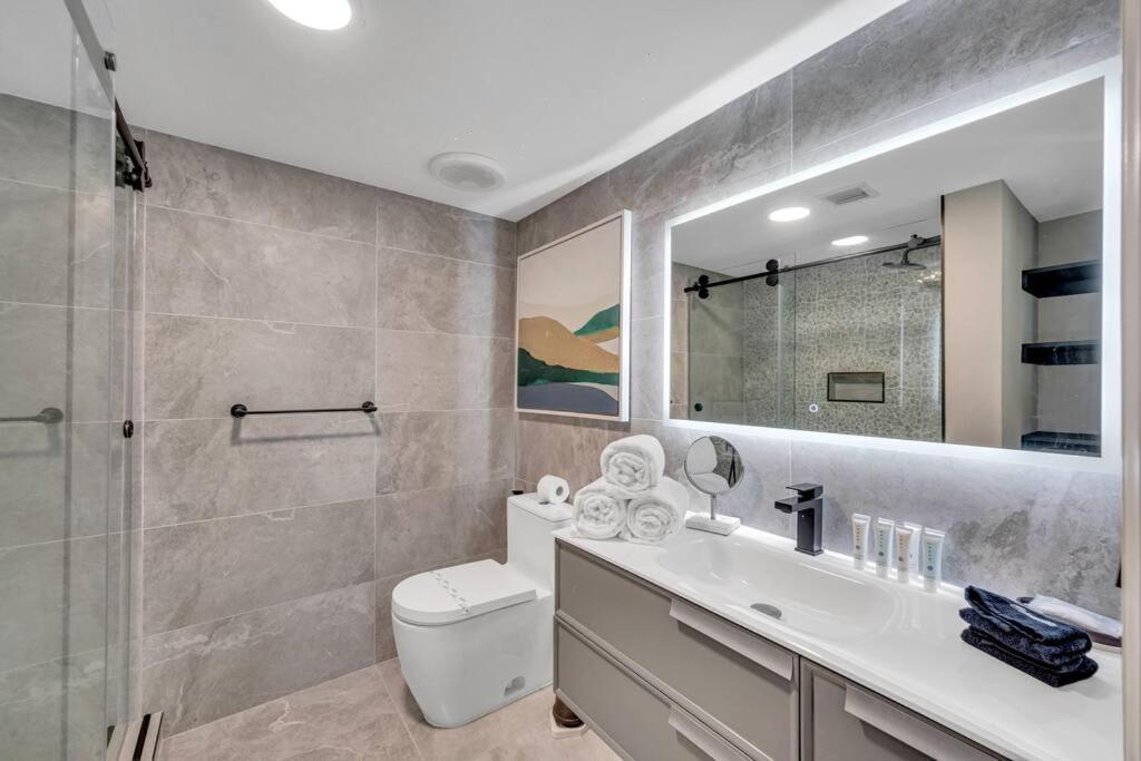 Luxurious Private Unit With Parking Apartment Miami Ngoại thất bức ảnh