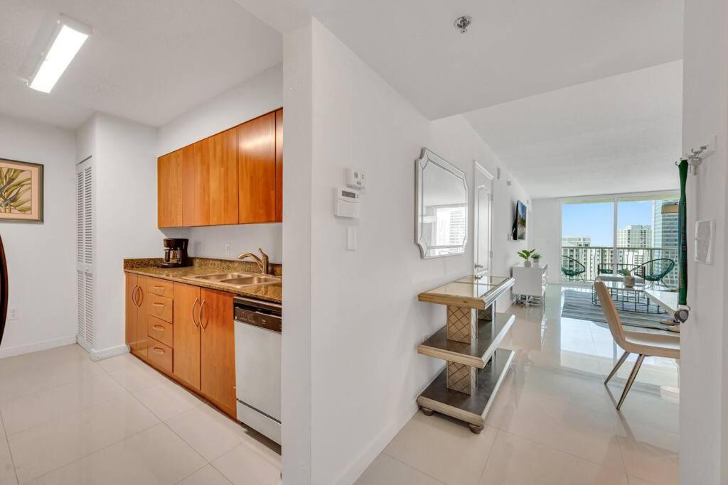 Luxurious Private Unit With Parking Apartment Miami Ngoại thất bức ảnh