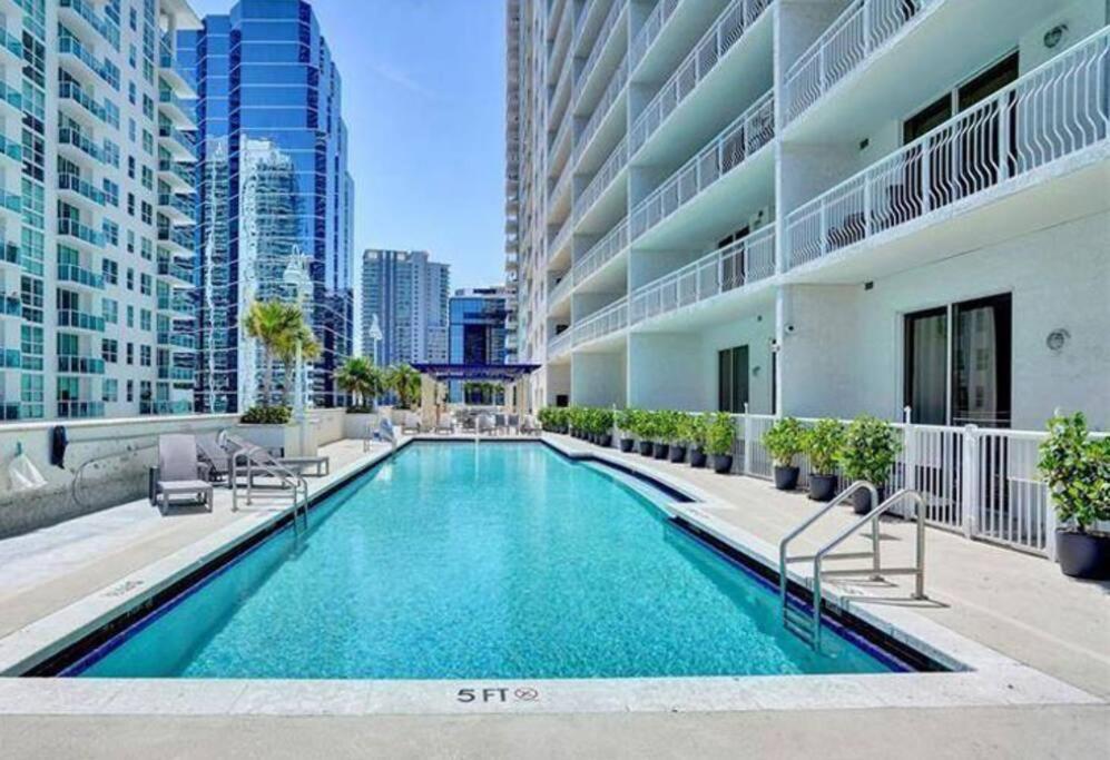 Luxurious Private Unit With Parking Apartment Miami Ngoại thất bức ảnh